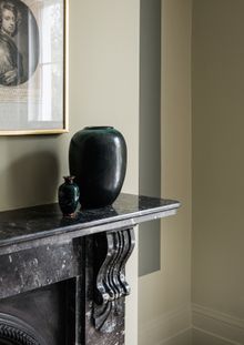 Walls: Wattle V 565 – Pure Flat Emulsion Wall Detail: Hornblende 186 – Pure Flat Emulsion Skirting: Wattle I 561– Architects’ Eggshell
