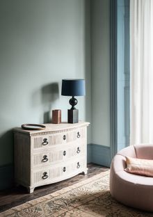 Walls: Ice V 635 – Pure Flat Emulsion Skirting Boards & Architraves: Bluebird 651 – Architects’ Eggshell