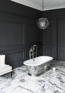 Wall: Perse Grey 141 – Architects’ Matt Ceiling: Clean White 101 – Architects’ Matt