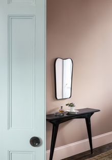 Door: Spur 608 – Architects’ Eggshell Wall: Plaster V 405 – Pure Flat Emulsion Skirting: Plaster II 402 – Architects’ Eggshell
