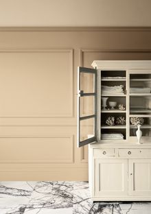 Wall: Leather V 235 – Architects’ Matt Ceiling: Leather III 233 – Architects’ Matt Cabinet: Leather I 231 – Architects’ Eggshell
