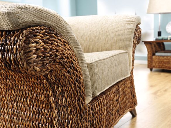 Curvy, full-figured, and eco-friendly. Kendal from Desser & Company