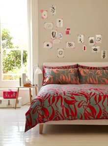 Clarissa Hulse Sea Kelp Bedlinen in Flamingo